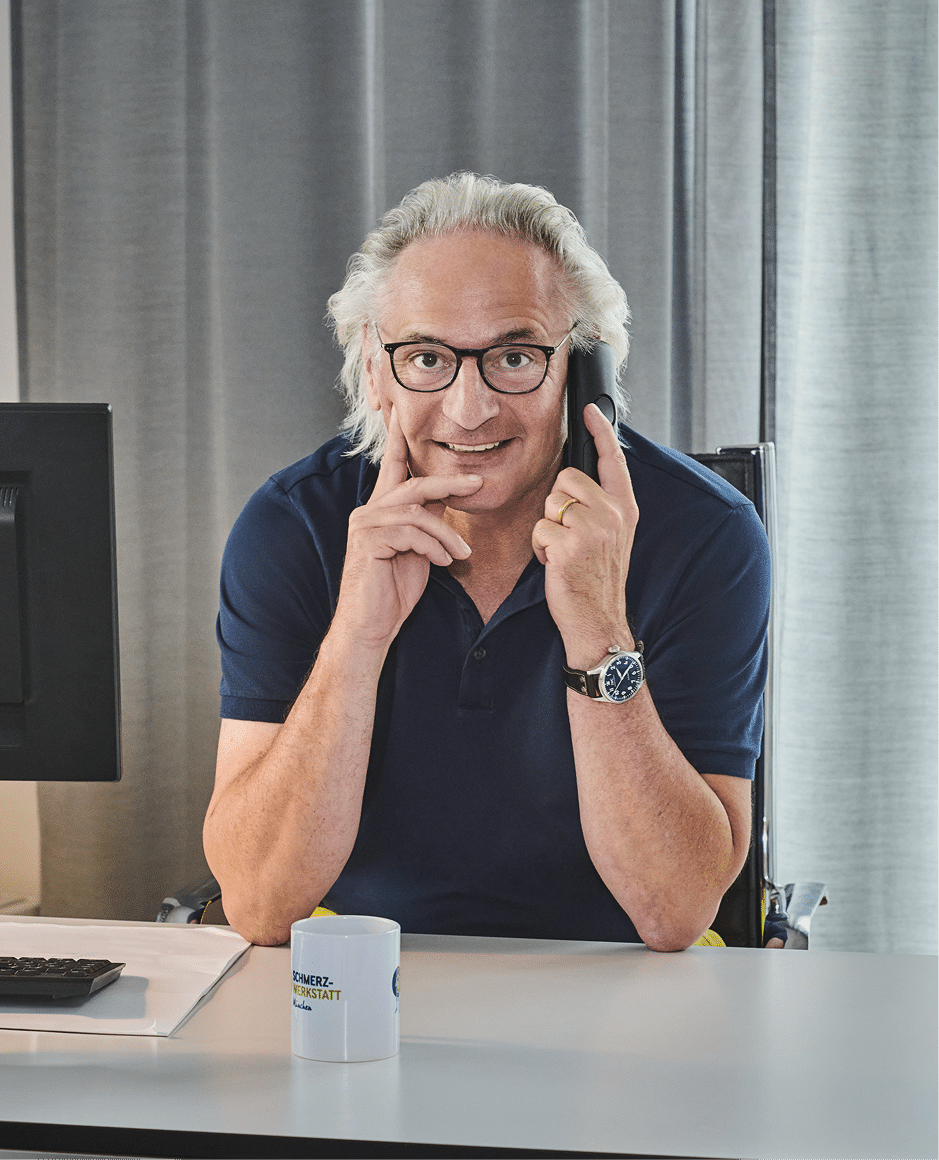 Dr. med. Claudius Gall ist Facharzt für Neurochirurgie und spezialisiert auf Spezielle Schmerztherapie.